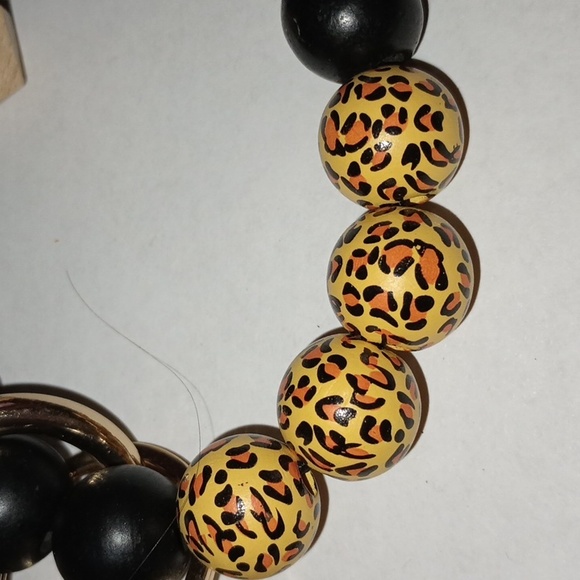 Cheetah printed wristlet keychain with tassel - Picture 2 of 3